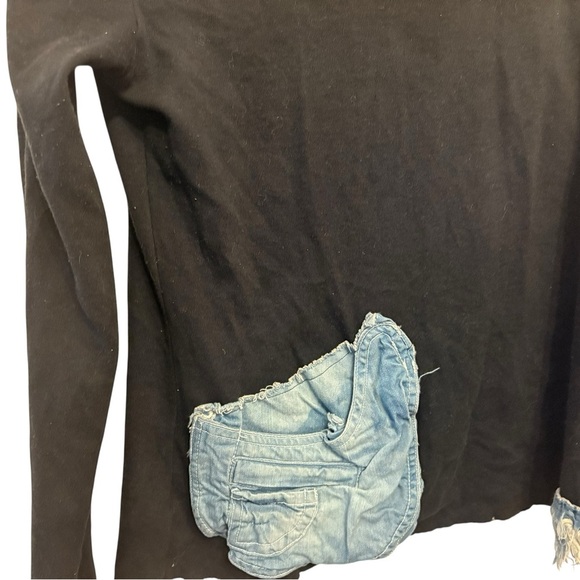 Chic Black Top with Denim Details - Picture 4 of 5